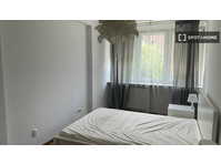 Rooms for rent in 5-bedroom apartment in Warsaw - Kiadó