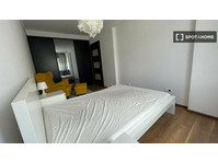 Rooms for rent in 5-bedroom apartment in Warsaw - Kiadó
