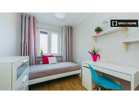 Rooms for rent in 7-bedroom apartment in Ursynów Północny - Kiadó