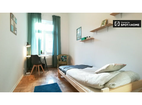 Varşova, Varşova'daki 6 yatak odalı dairede şık oda - Kiralık