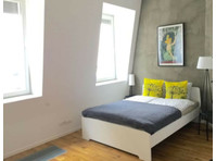 Flatio - all utilities included - Sunny studio near the Old… - In Affitto