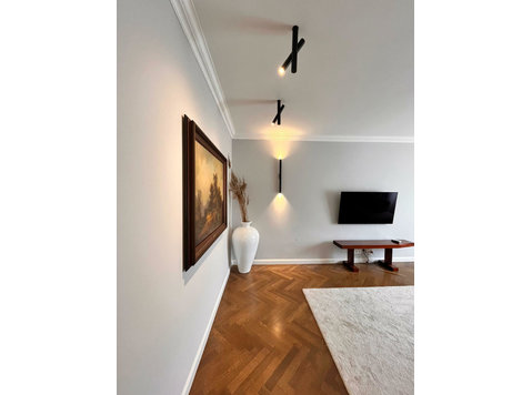 HIGH  STANDARD 2-room apartment near CITY CENTER - Pisos