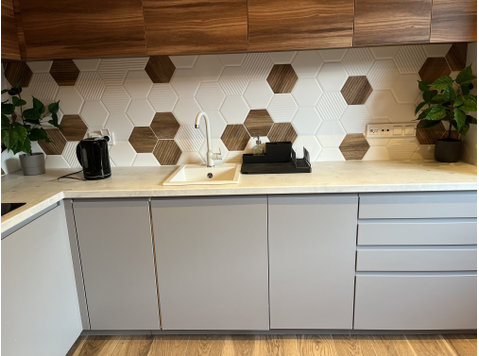 MODERN, FULLY EQUIPPED studio with a bathtub – street… - Апартаменти