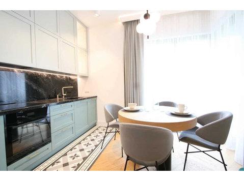 NEW HIGH STANDARD 3-room apartment close to CITY CENTER - 아파트