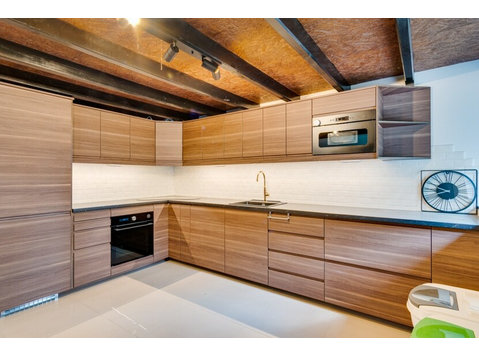 Penthouse in a three-story house with a large garden in… - Căn hộ
