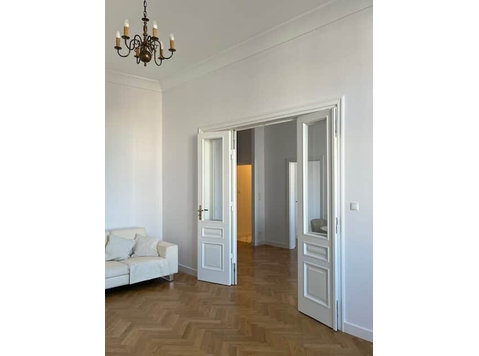 SPACIOUS 3-room apartment near PLAC UNII LUBELSKIEJ /… - Διαμερίσματα