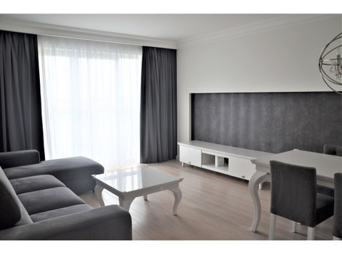 SPACIOUS PREMIUM 3-rooms apartment, near Szczęśliwiecki… - 	
Lägenheter