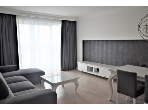 SPACIOUS PREMIUM 3-rooms apartment, near Szczęśliwiecki… - Apartments