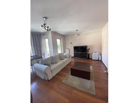 Spacious  4 rooms apartment ( 3 bedrooms) – Rogalińska… - Apartman Daireleri