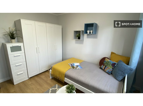 Zimmer zu vermieten in Wohngemeinschaft in Warschau - Kiralık