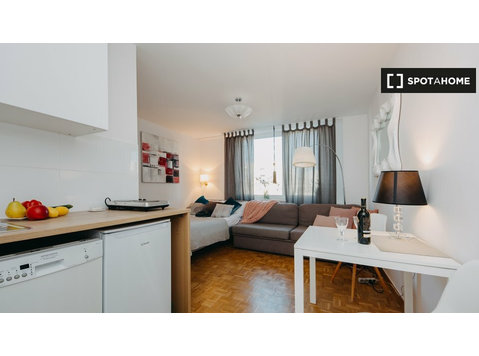 Apartamento estúdio para alugar em Praga, Varsóvia - Apartamentos