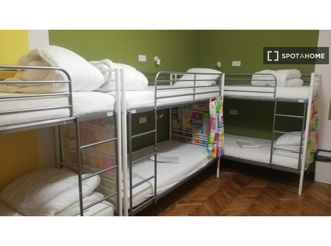 Se alquila habitación en apartamento de 12 habitaciones en… - Cho thuê