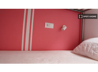 Se alquila habitación en apartamento de 12 habitaciones en… - For Rent