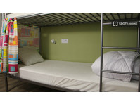 Se alquila habitación en apartamento de 12 habitaciones en… - 出租