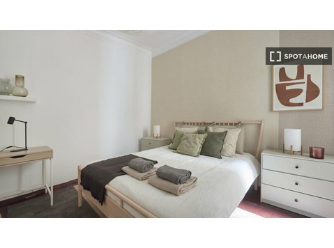Camera in affitto in appartamento con 11 camere da letto a… - Za iznajmljivanje