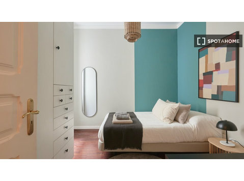 Camera in affitto in appartamento con 11 camere da letto a… - De inchiriat