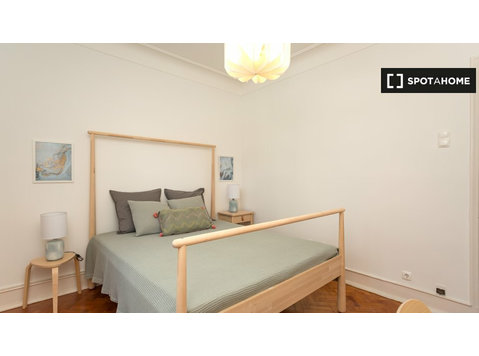 Stanza in affitto in appartamento con 6 camere da letto a… - Kiadó
