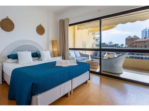 Marina 2BDR Apartment With Balcony & Pool - Na prenájom
