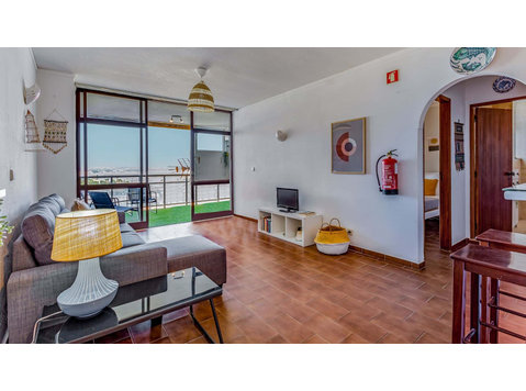 1BDR Apt W/Balcony & Pool - Apartments