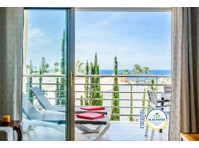 Flatio - all utilities included - Ocean view apartment with… - الإيجار