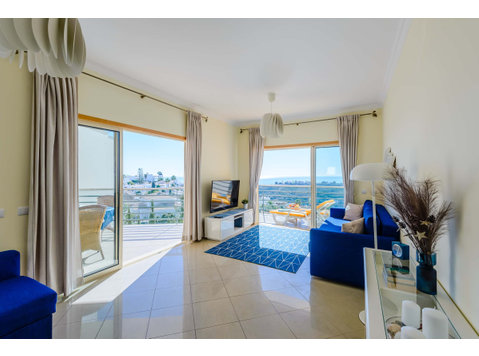 Albufeira Ocean Apartment with 3 spacious Terraces, 2… - Korterid
