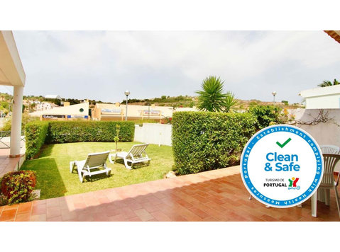 Alto dos Caliços 2BR House w/ Garden - Apartments