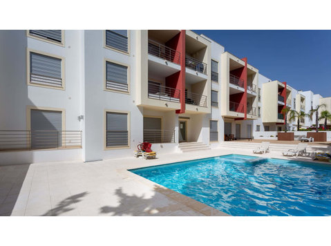 Luminous 2 BDR Apartment W/Pool - Apartments