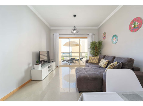 White Rose Garden Apartment with 2 Terraces & 2 Swimming… - آپارتمان ها