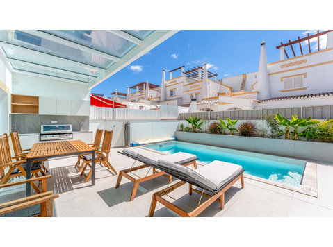 Luxurious 3 BDR House W/ Pool & BBQ - Apartments