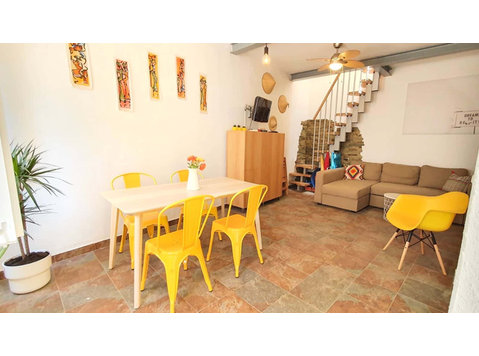 Yellow Submarine House - Apartments