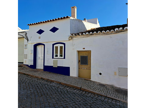 Flatio - all utilities included - Traditional townhouse in… - For Rent