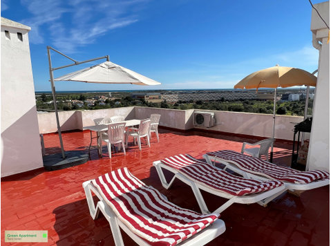 Sunny Top Floor Apartment with private terrace - Аренда