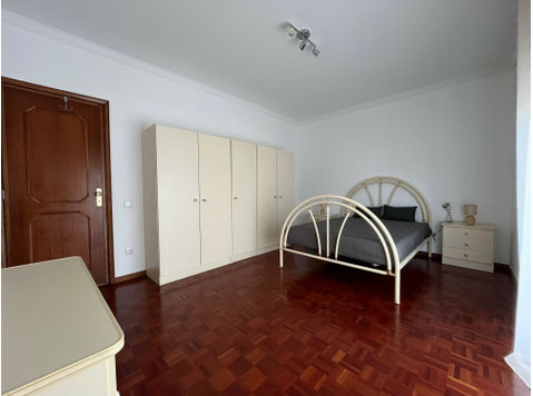 Flatio - all utilities included - Room to rent - Vila Nova… - Общо жилище
