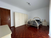 Flatio - all utilities included - Room to rent - Vila Nova… - WGs/Zimmer