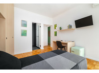Flatio - all utilities included - Room with Balcony and… - Pisos compartidos