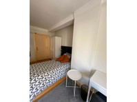 Cozy Room in a Female Residence in Vila Nova de Gaia - Apartments