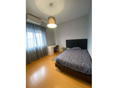 Cozy Room in a Female Residence in Vila Nova de Gaia - 아파트