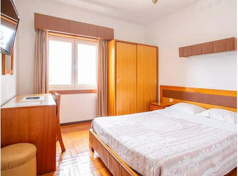 Room for rent in São João da Madeira - Room 302 - Lejligheder