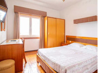 Room for rent in São João da Madeira - Room 302 - Wohnungen