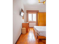 Room for rent in São João da Madeira - Room 302 - Apartamente