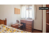 Room with access to shared bathroom to rent in friendly resi - Под наем