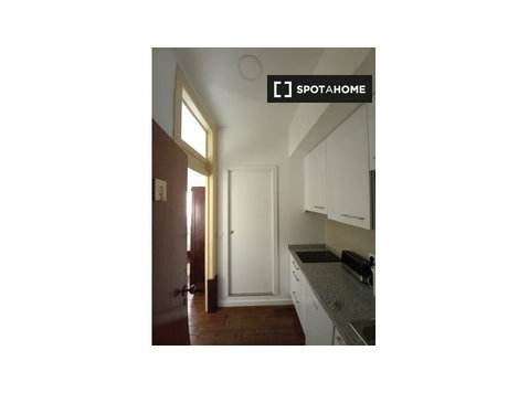 Aluga-se apartamento estúdio na Baixa Citadina, Coimbra - Aluguel