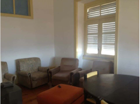 Single Room for rent in Coimbra - اپارٹمنٹ