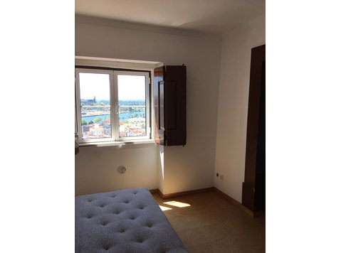 Single Room with river view in Coimbra - Квартиры