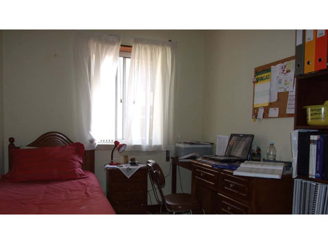 Single room with private bathroom in Coimbra - Apartments