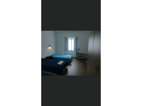 Single room with private bathroom in Coimbra - Apartments