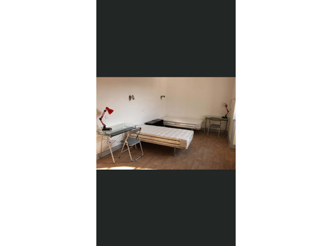 Triple Room with private bathroom in Coimbra - Apartments