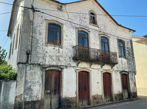 Bank Property, Detached House to Renovate - Dům