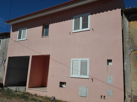 Bank Property, Unfinished 4 Bedroom House in Cadima - Dům