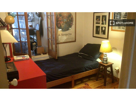 Se alquila habitación en apartamento de 2 dormitorios en… - Alquiler